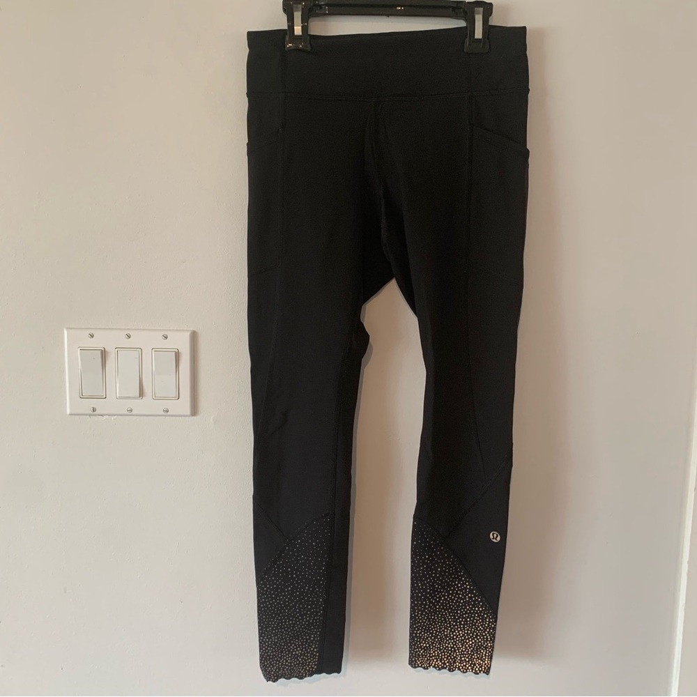 Lululemon Tight Stuff Black Tights Women’s 6 Reflective Design on the leg Run